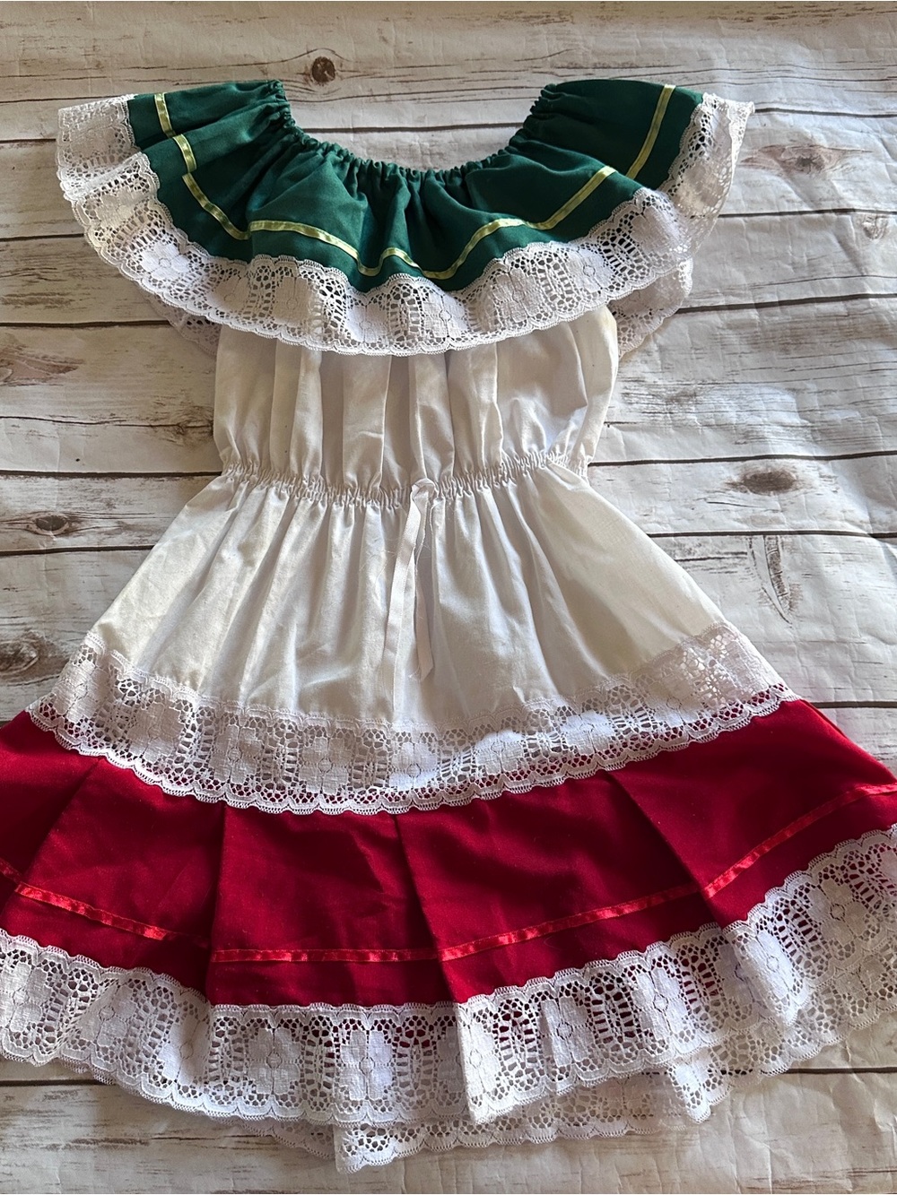 Mexican dress fair pilling string unraveling no size tag but fit 6-8y